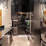 Wynwood Condo, Walk To Restaurants And Nightclubs!