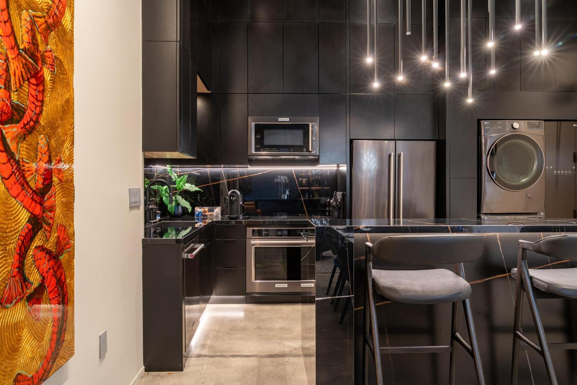 Wynwood Condo, Walk To Restaurants And Nightclubs! Apartment *
