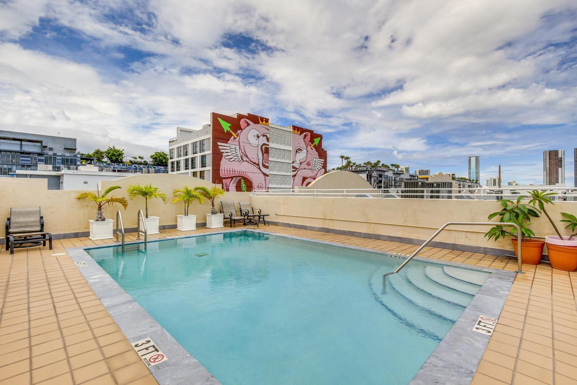 Wynwood Condo, Walk To Restaurants And Nightclubs! Miami